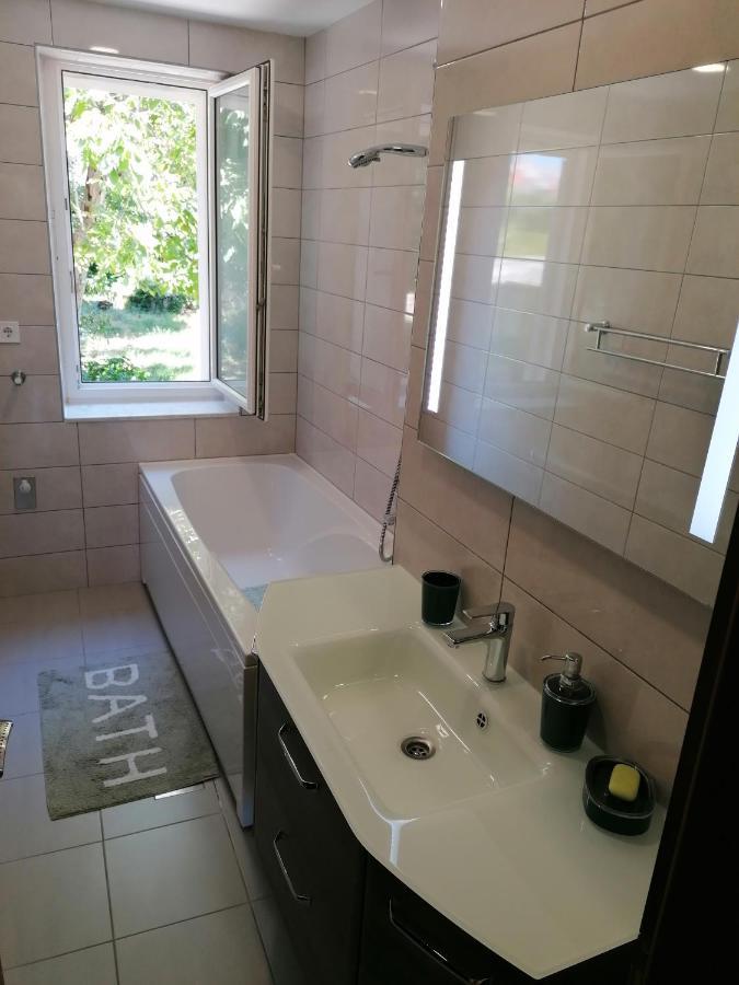 Apartment "B" 50 M From The Beach Zadar Exterior photo