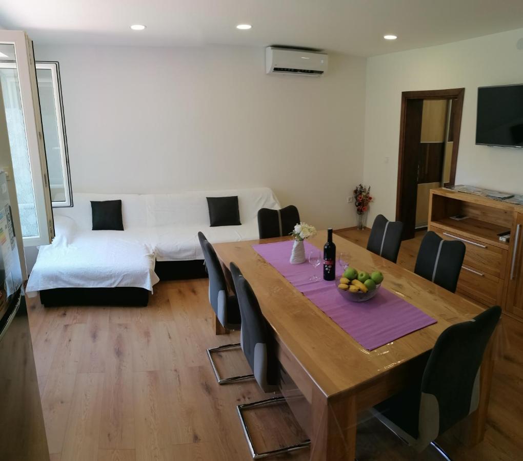 Apartment "B" 50 M From The Beach Zadar Exterior photo